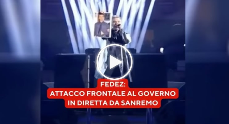 Fedez strappa la foto del viceministro Bignami vestito da nazista in diretta da Sanremo – IL VIDEO