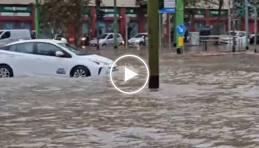 Milano si sveglia sott’acqua: allagamenti, alberi caduti e strade chiuse – IL VIDEO