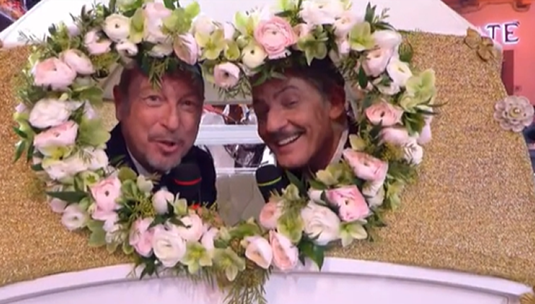 Amadeus e Fiorello salutano Sanremo in carrozza: “Lasciamo il Festival romanticamente” – IL VIDEO