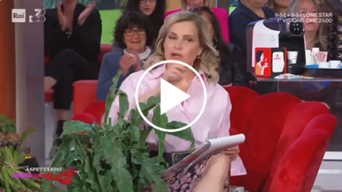 Simona Ventura in Tv con mezza faccia bloccata: «Ecco cosa mi è successo» – IL VIDEO