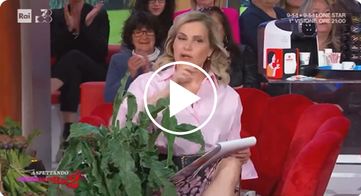 Simona Ventura in Tv con mezza faccia bloccata: «Ecco cosa mi è successo» – IL VIDEO
